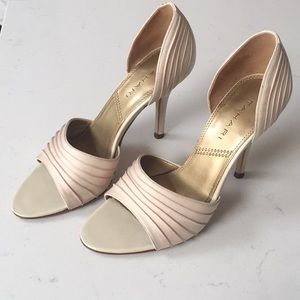 Tahari Nude Heel Size 7